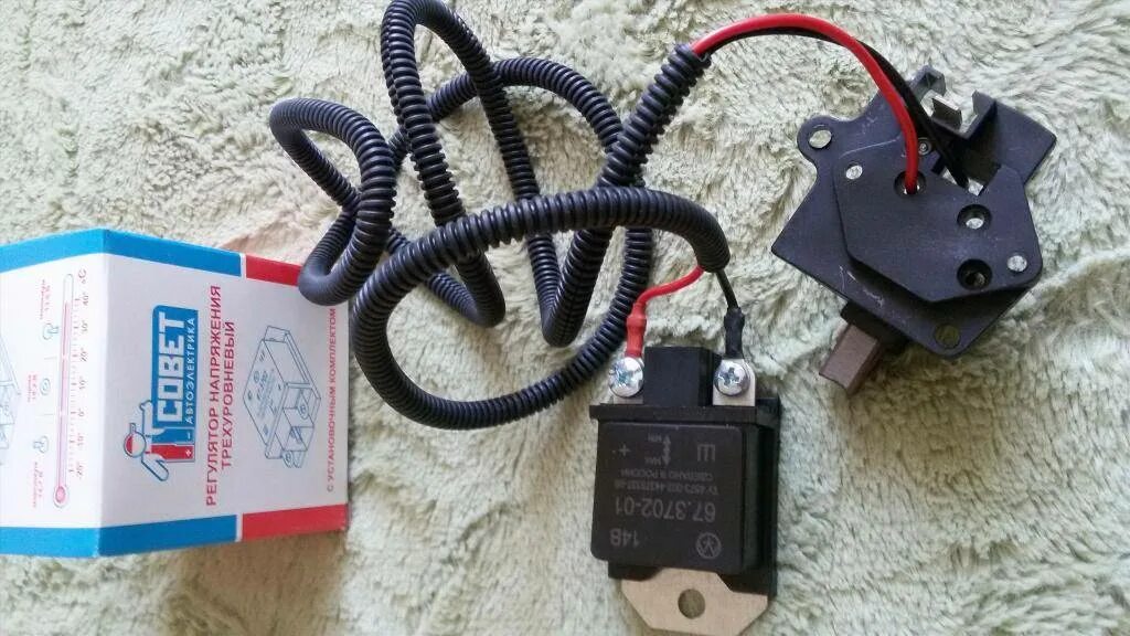 Регулятор 2107. Щетки с регулятором напряжения ваз 2107. реле регулятор зарядки ваз 2107. регулятор напряжения трехуровневый на ваз 2107. реле регулятор напряжения генератора ваз 2107.