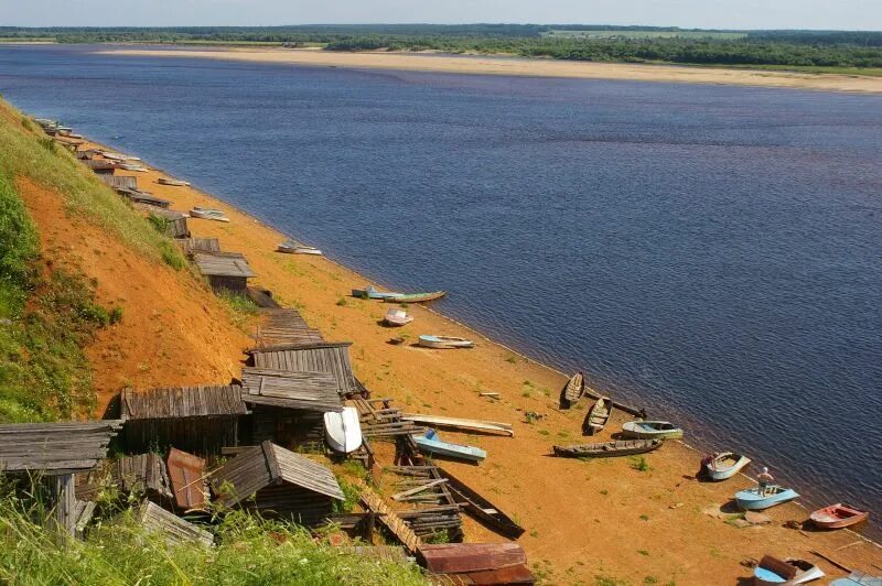 Мезень поселок. Река Мезень Лешуконское. Мезень Архангельская область берег. Порт Мезень Архангельская область. Погода в мезени на 10 дней