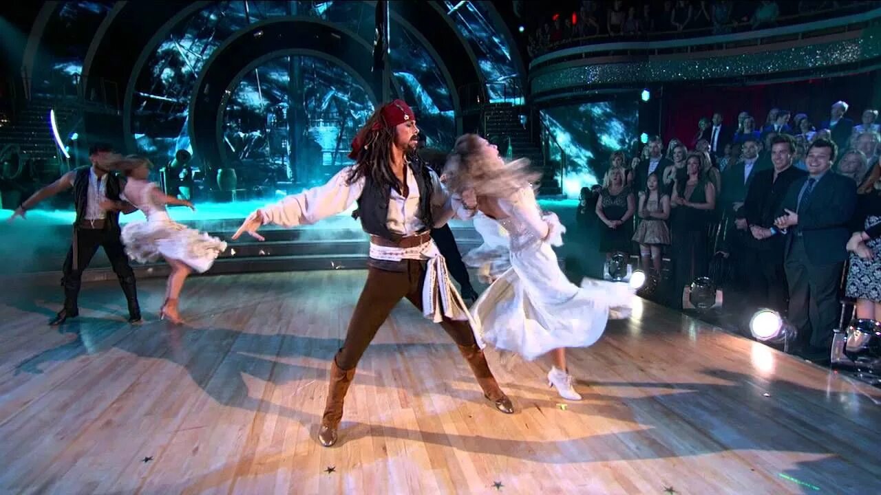 Танец под хиты. Клип танцуй рэп. В чём танцуют джаз фанк. Танец на песню самый самый. Танец под хиты.