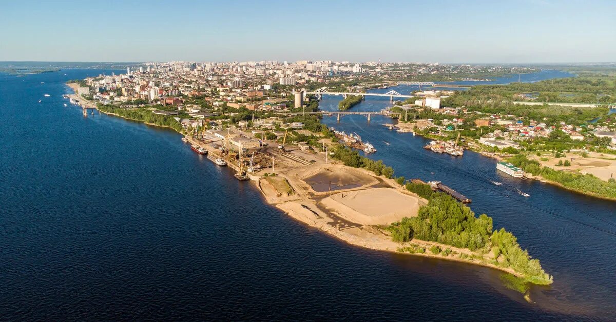 Самара находится на берегу волги. Река волга самара. самарская область с высоты птичьего полета волга. стрелка реки самара. волга ривер самара.
