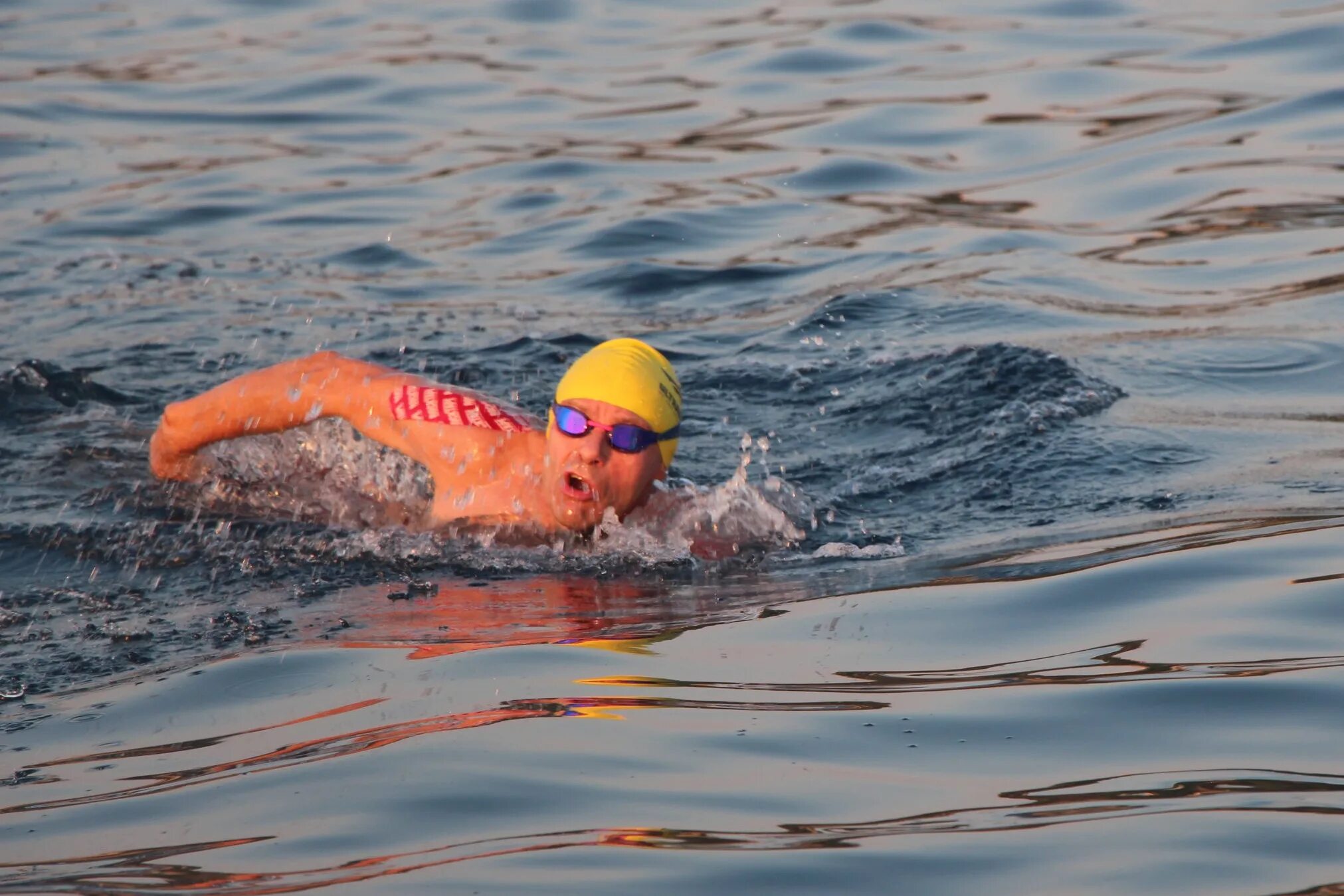 катер на скорости. задача про пловцов. задача про пловцов. лодка плывущий со скоростью. проплыть 1 км.
