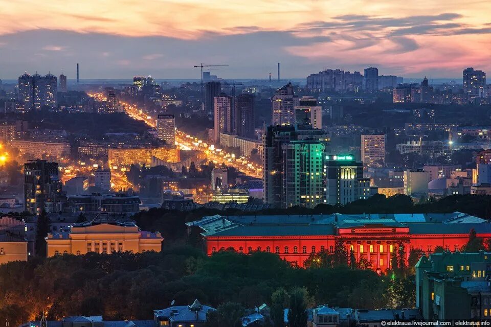 киев ночью 2021. киев без света. свет в темноте. киев со светом.