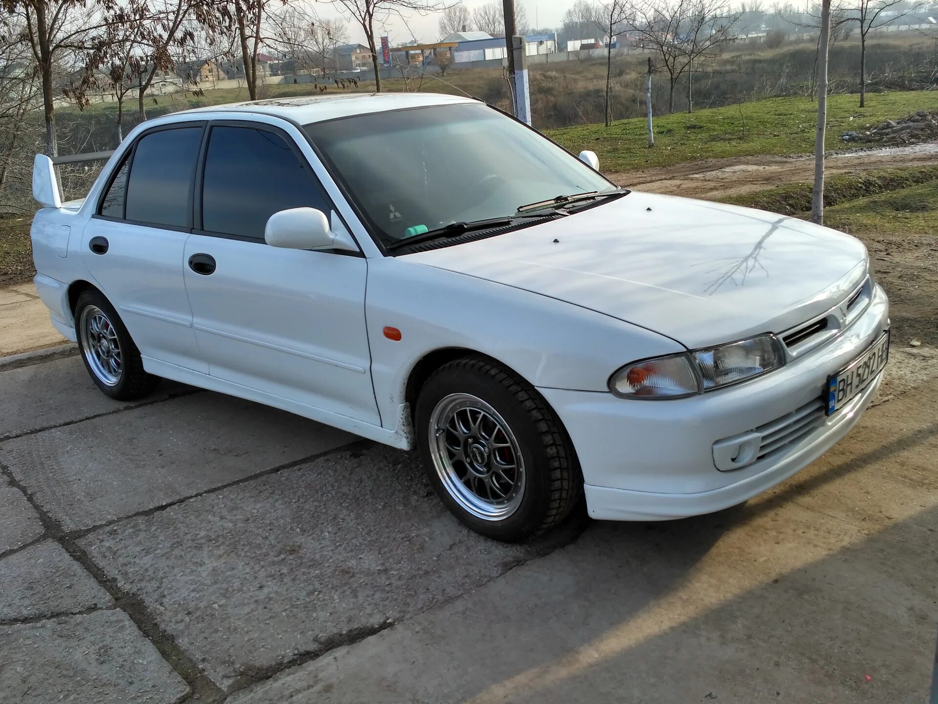 Митсубиси 95 года. Mitsubishi Lancer 5. Mitsubishi Lancer 1993. Mitsubishi Lancer 5 поколения. Митсубиси Лансер 1993.