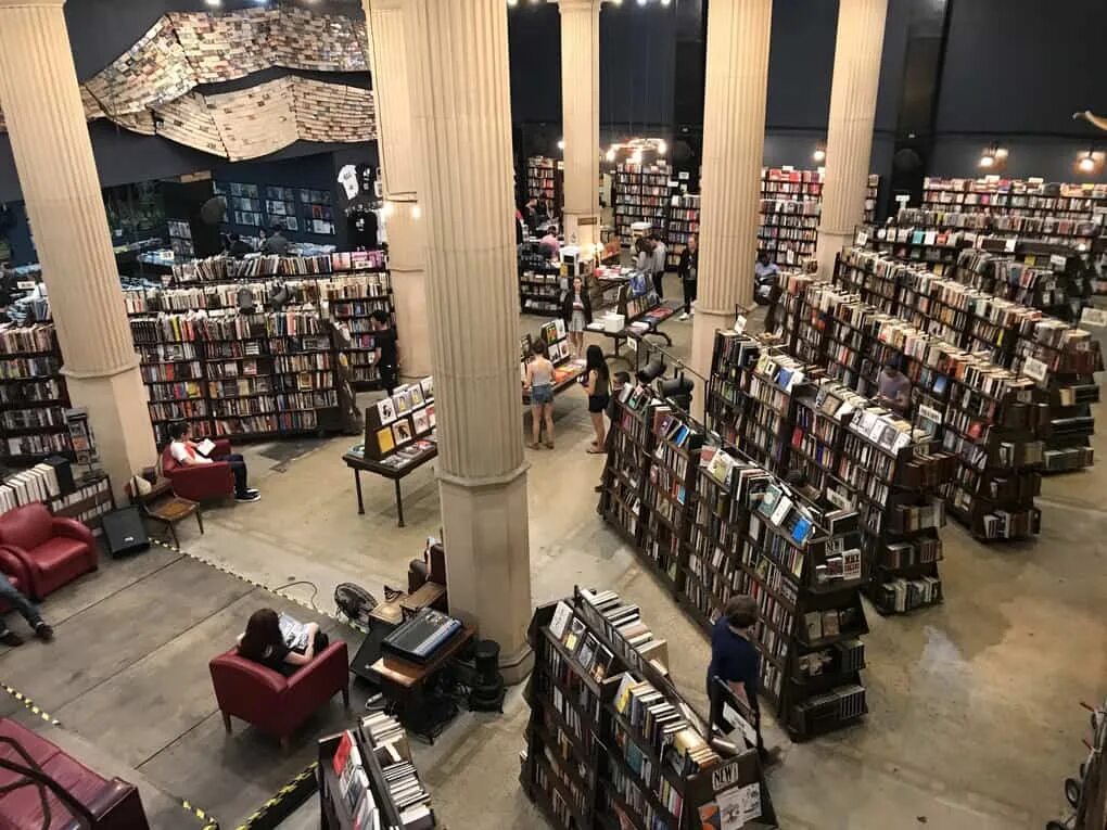 The last bookstore, Лос-Анджелес. The last bookstore в Лос-Анджелесе, США. Книжные магазины Лос Анджелес. Лос Анджелес книжный магазин Taschen. Самый красивый книжный магазин в москве