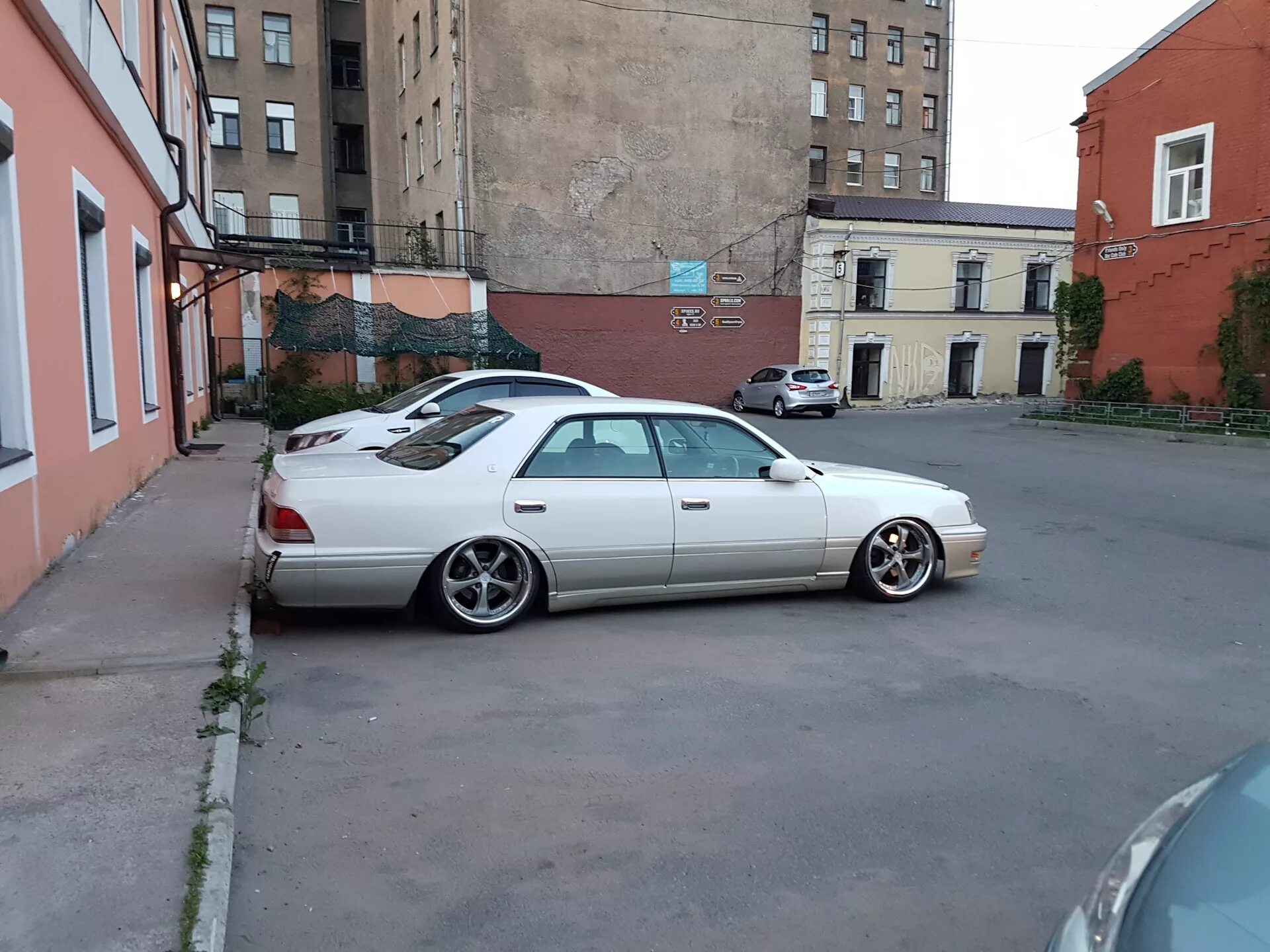 Crown work. Toyota crown majesta s151. C спицевые диски toyota crown. Crown majesta s170. Тойота краун маджеста 2021.