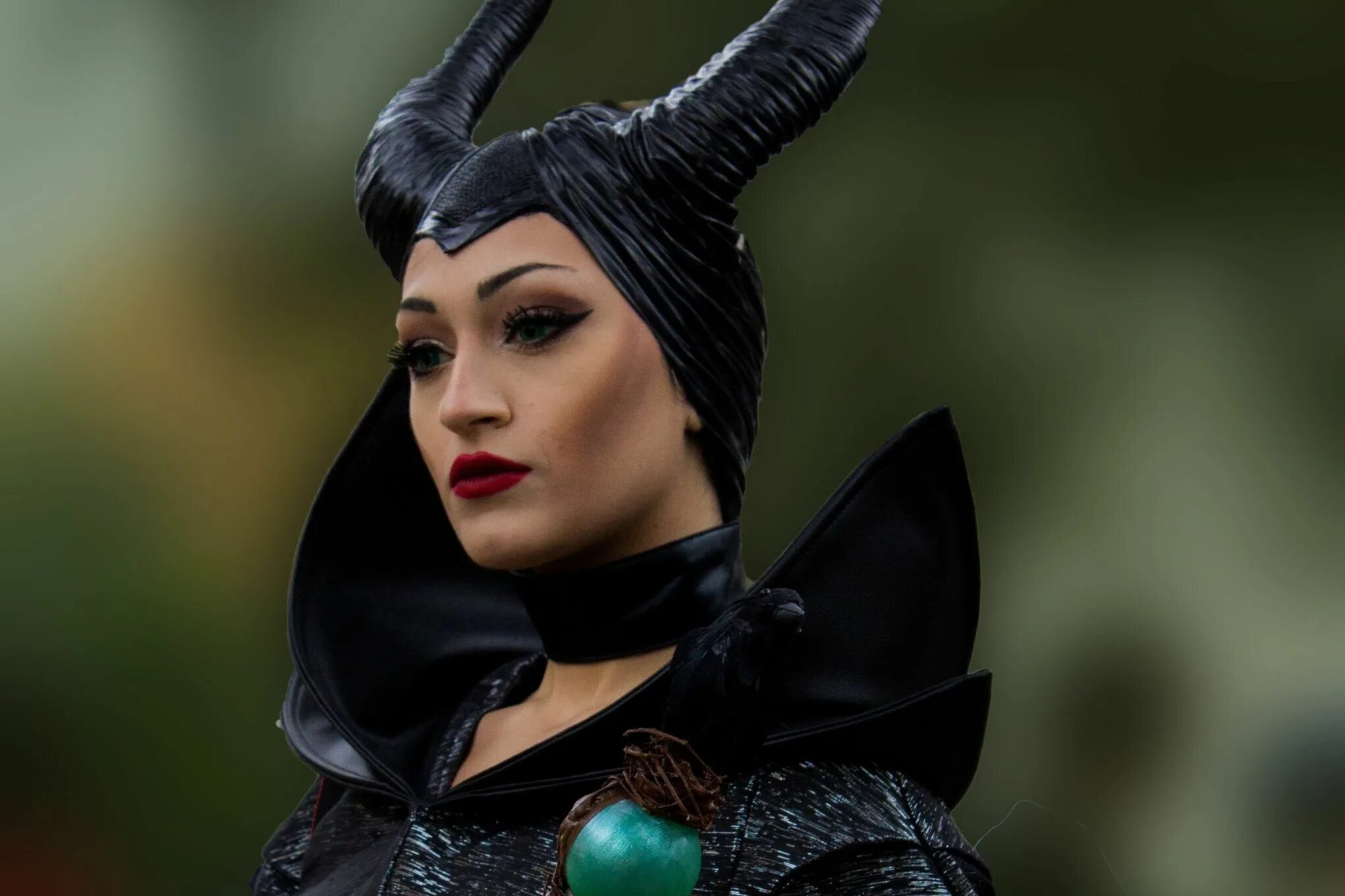 Малефисента хот тойс. Анджелина джоли малефисента 2014. Малефисента фильм 2014 анджелина джоли. Анджелина джоли малефисента 2014. Как называется малефисента.