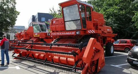 Зерноуборочный комбайн дон