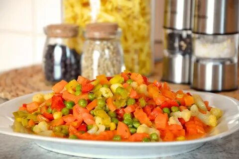 Вареная морковь и горошек