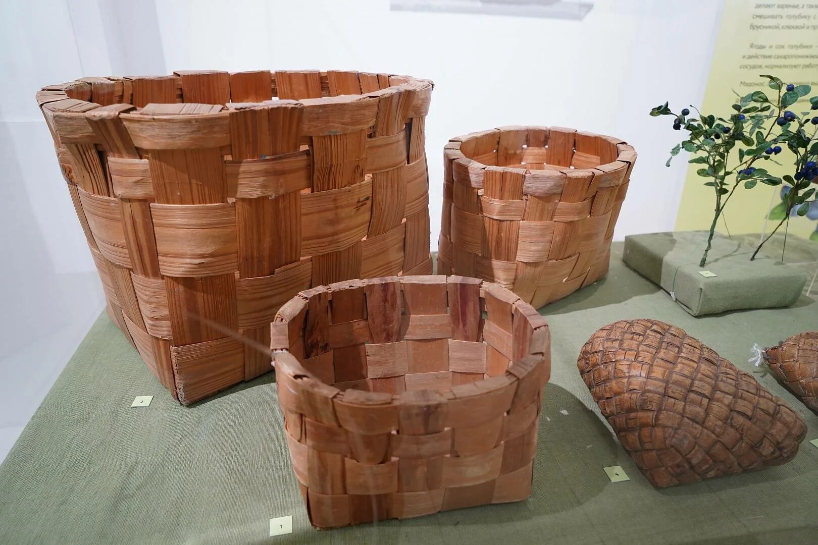 щепа роспись по лубу и дереву. берестяной туес с мезенской росписью\. изделия из луба. туес с мезенской росписью. щепа роспись по лубу и дереву 5 класс.