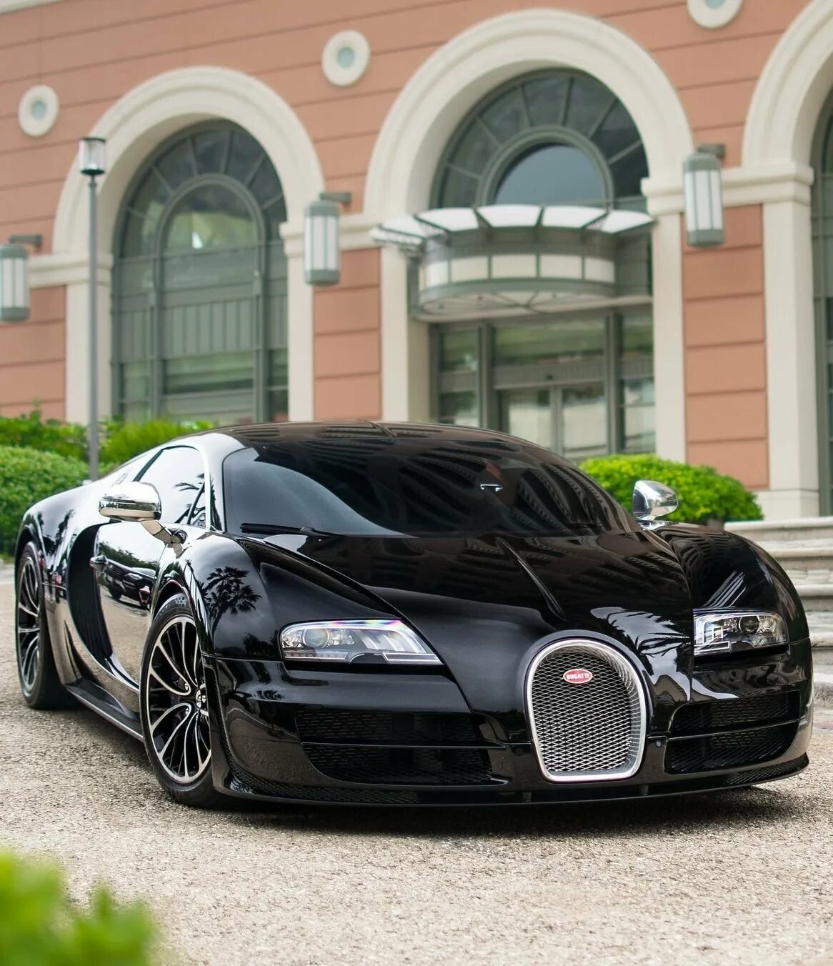 Bugatti black. Бугатти Вейрон. Бугатти Вейрон черная. Машина Бугатти чей Рон. Бугатти 16.