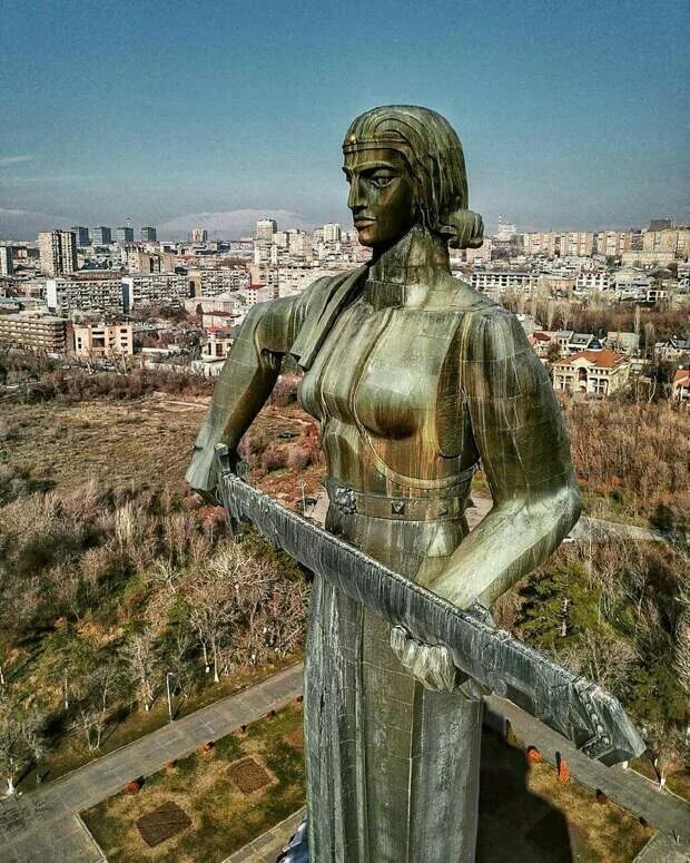 Мать армения памятник в ереване. Мать-армения (майр айастан). Монумент родина мать в ереване. Монумент родина мать в ереване. Мать армения памятник в ереване.