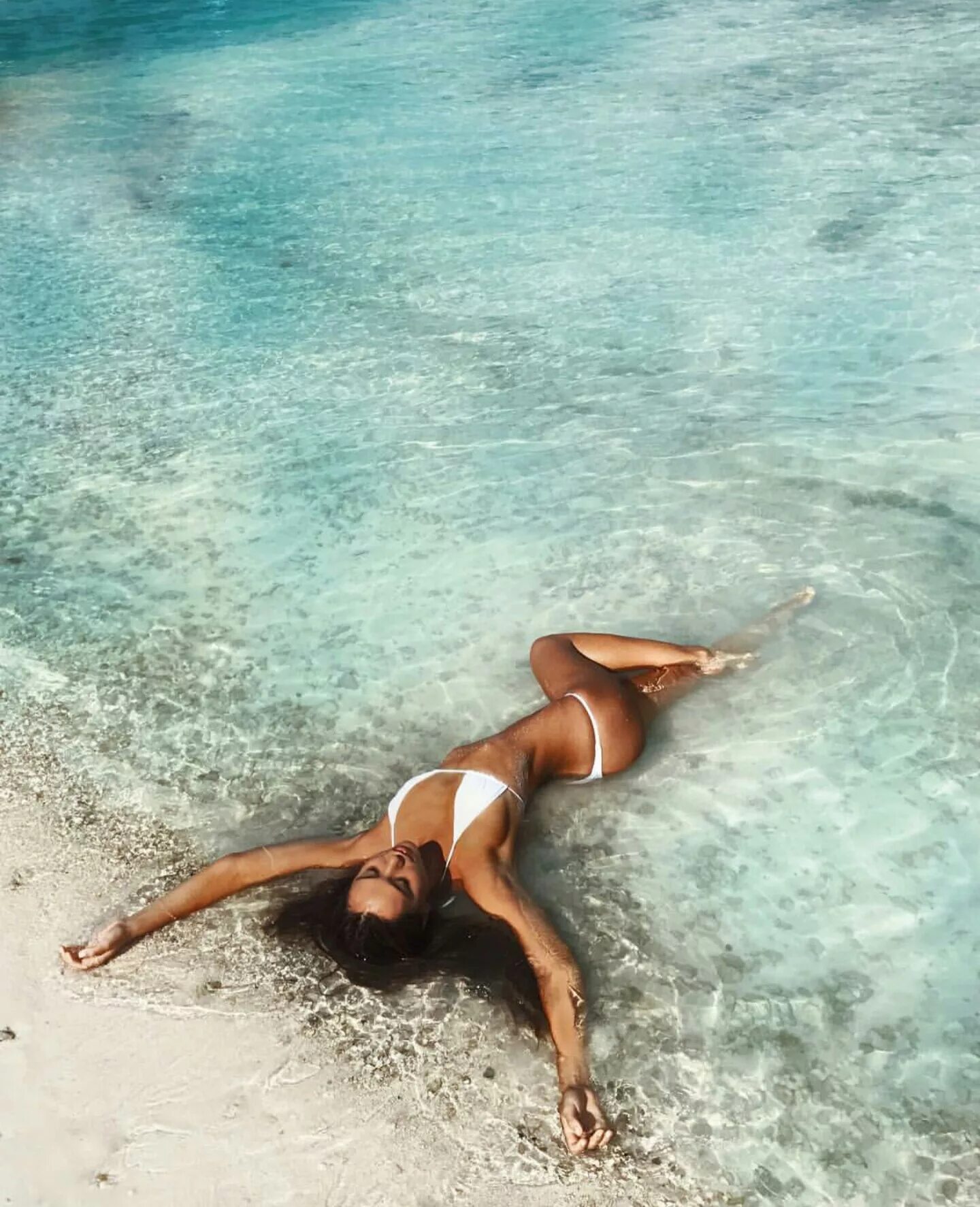 Anita wickedweasel. ибица саммер микс 2020. девушка лежит на пляже. девушки на пляже без видео. красивые девушки на пляже.