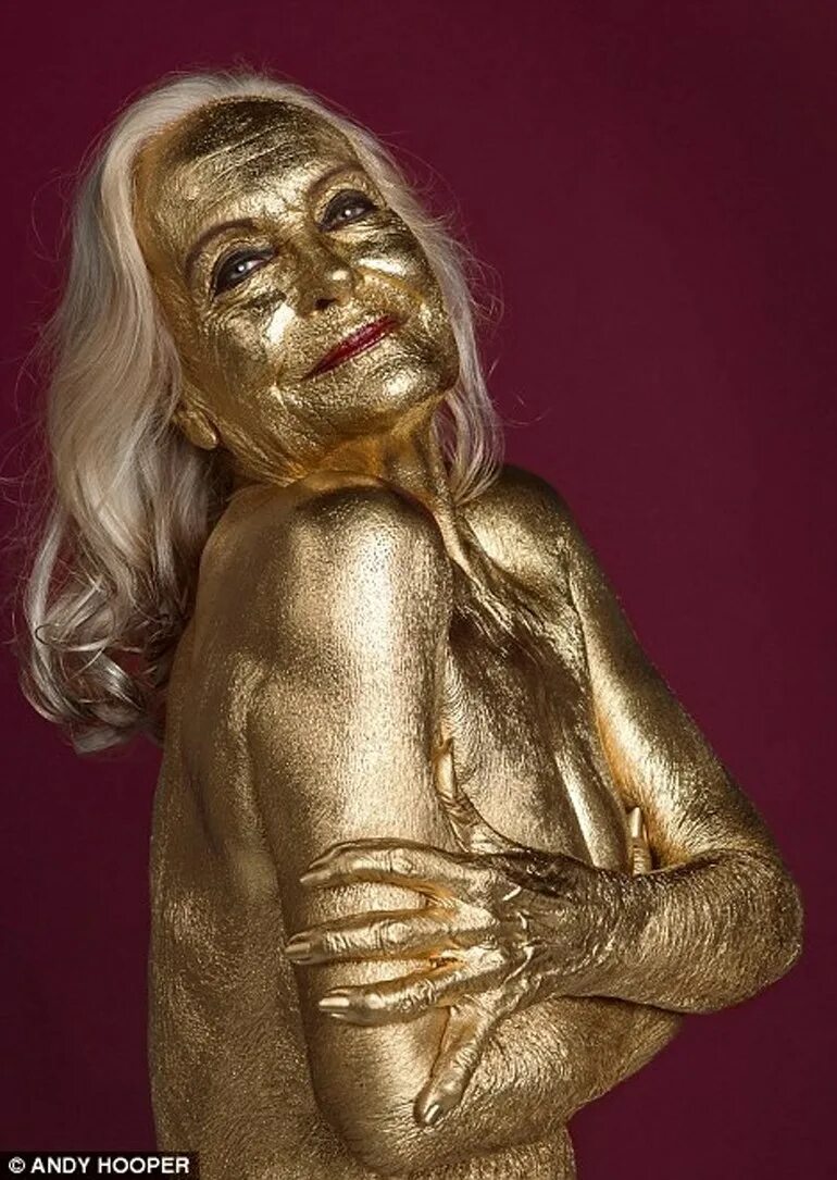 Ширли Итон. Shirley Eaton Goldfinger. Ширли Итон в золоте. Ширли Итон золотом 007.