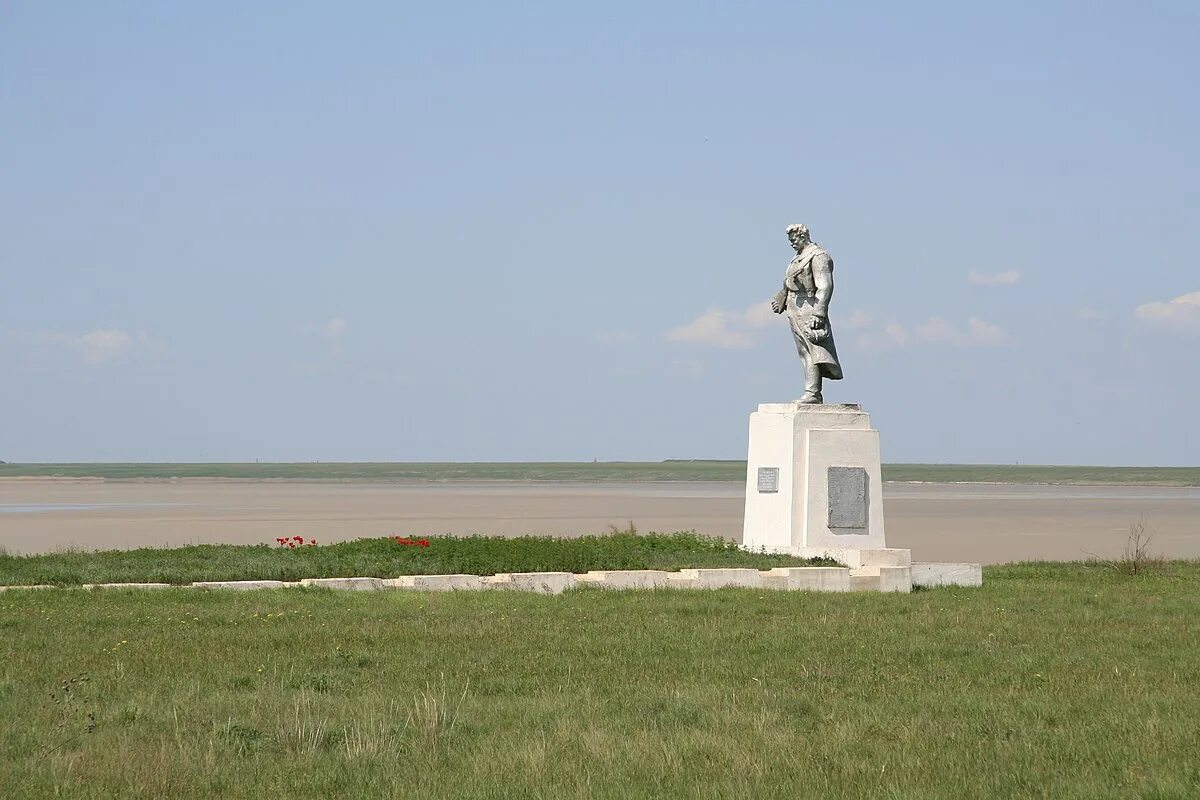 Памятники в Херсонской области. Поселок Сиваш Херсонская область. Василевка Херсонская область. Василевка (Генический район). Васильевка херсонская область