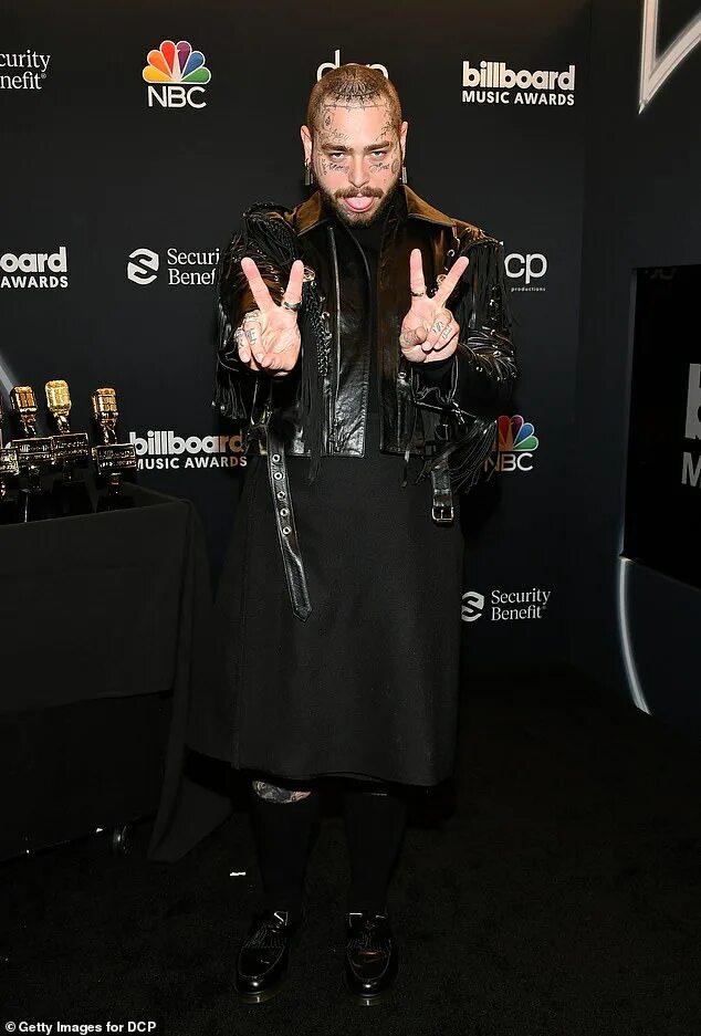 Taylor swift post malone. Post malone 2025 лысый. пост малон 2025. post malone 2015. пост малон 2025.
