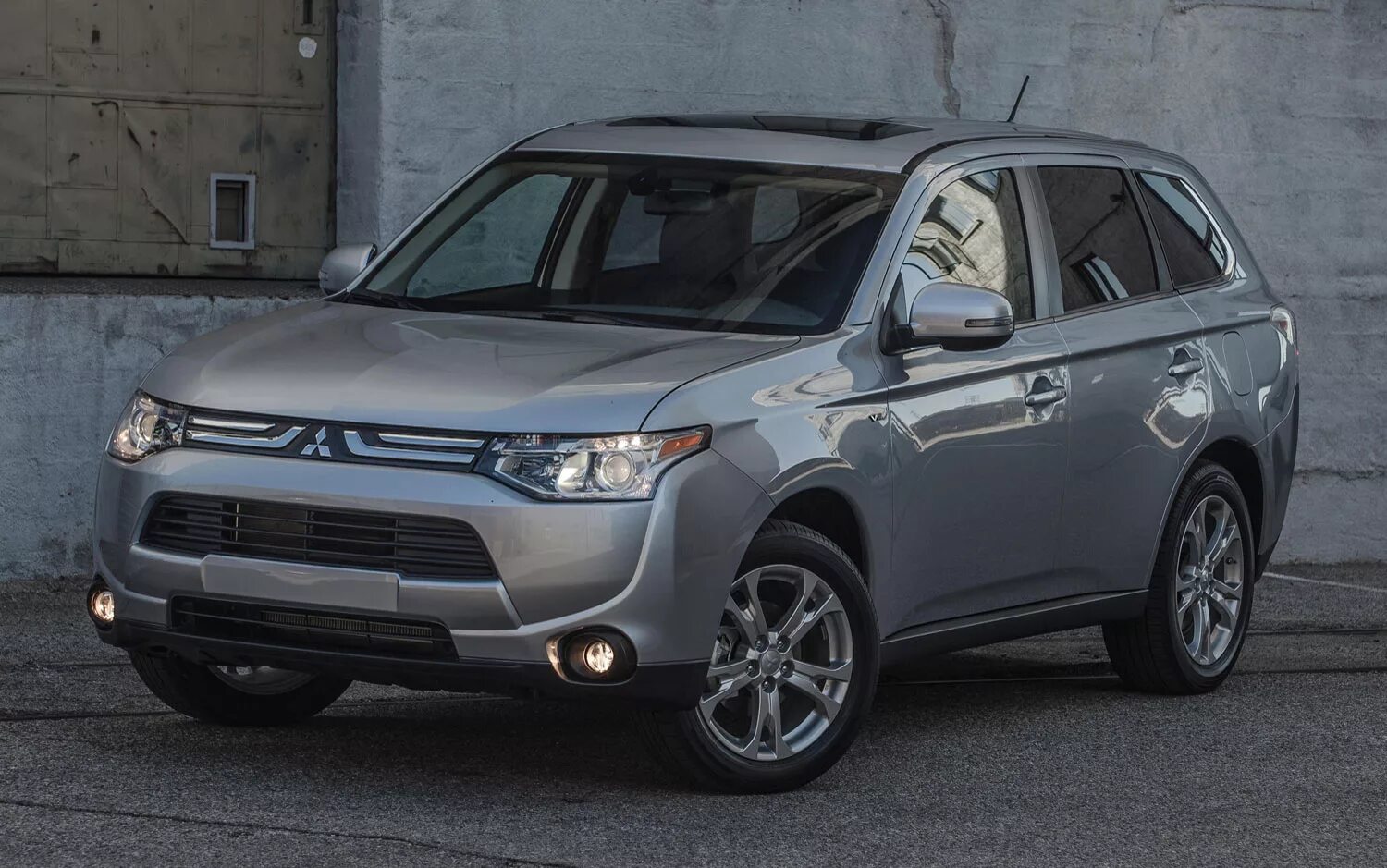 Mitsubishi outlander продажа. Mitsubishi Outlander 2014. Митсубиши Аутлендер 2014. Mitsubishi Outlander 2013. Мицубиси Аутлендер 3.