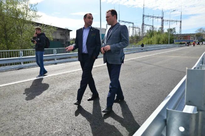 Движение ревда. Мост ревда. нлмк урал ревда фото. красный мост ревда. шараминский мост ревда.