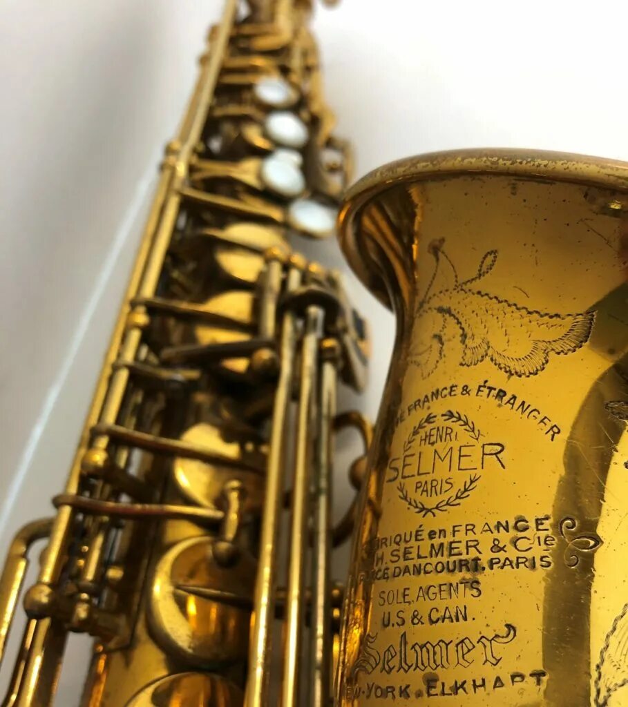 Саксофон баритон. Саксофоны сельмер. Саксофон сельмер. Саксофоны сельмер. Саксофон альт сельмер 3.