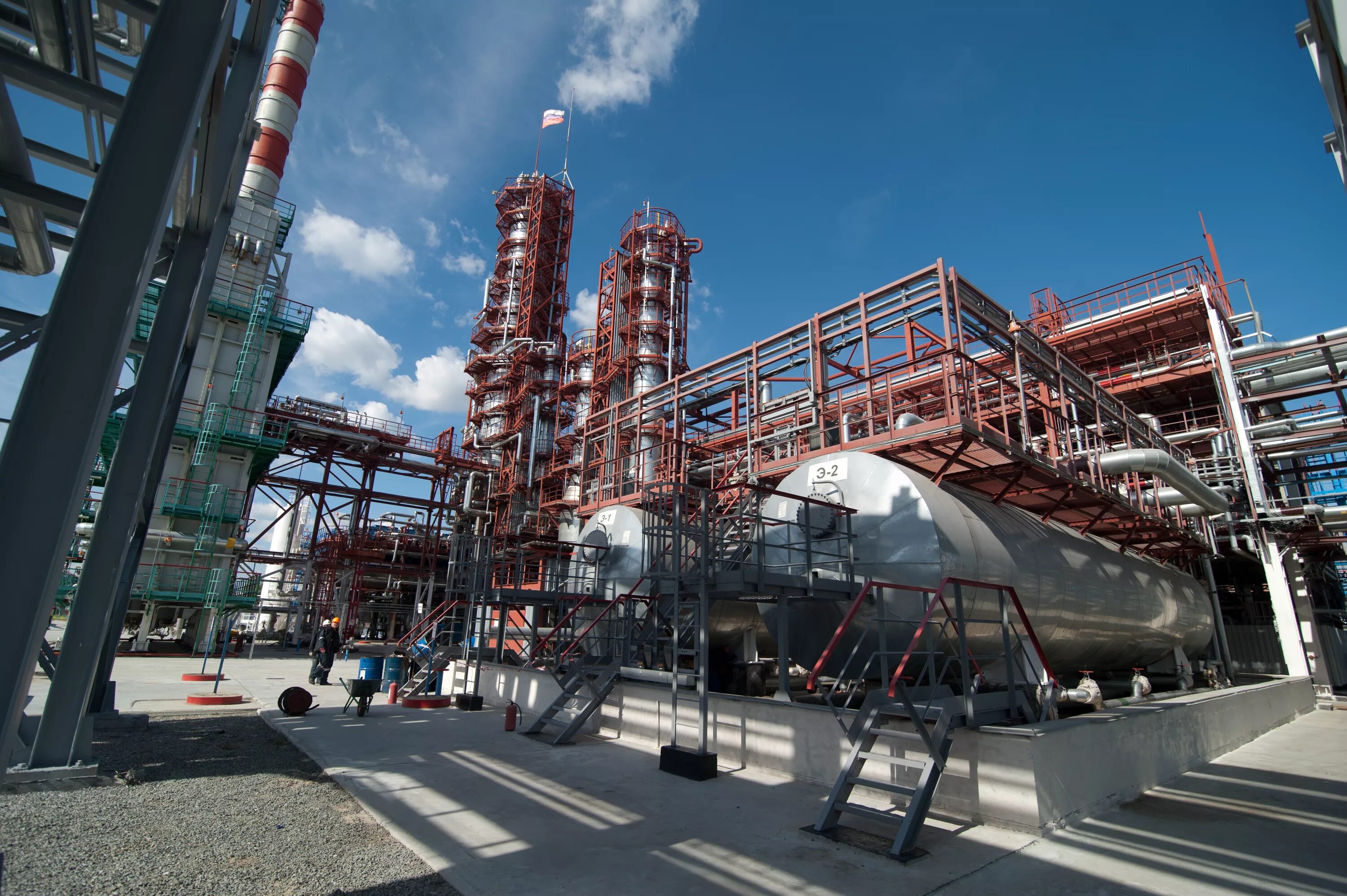 Тюмень промышленный город. Тюменский антипинский нефтеперерабатывающий завод. Нефтеперерабатывающий завод тюмень. Тюменский нефтеперерабатывающий завод. Нефтеперерабатывающий завод тюмень.