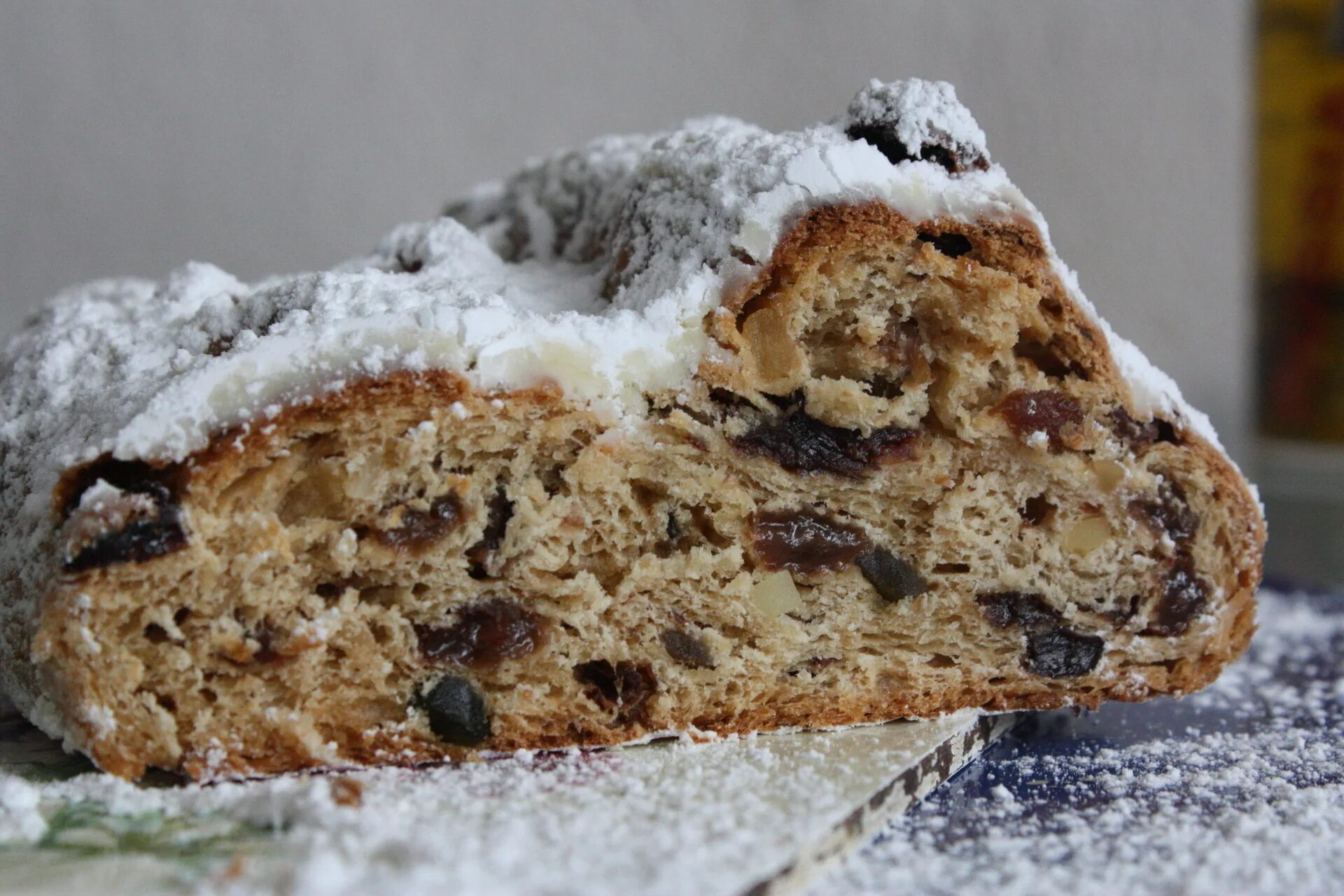 Рождественский кекс stollen. Дрезденский штоллен (dresdner stollen). Пасхальный штоллен. Дрезденский штоллен. Штолен рецепт с фото.
