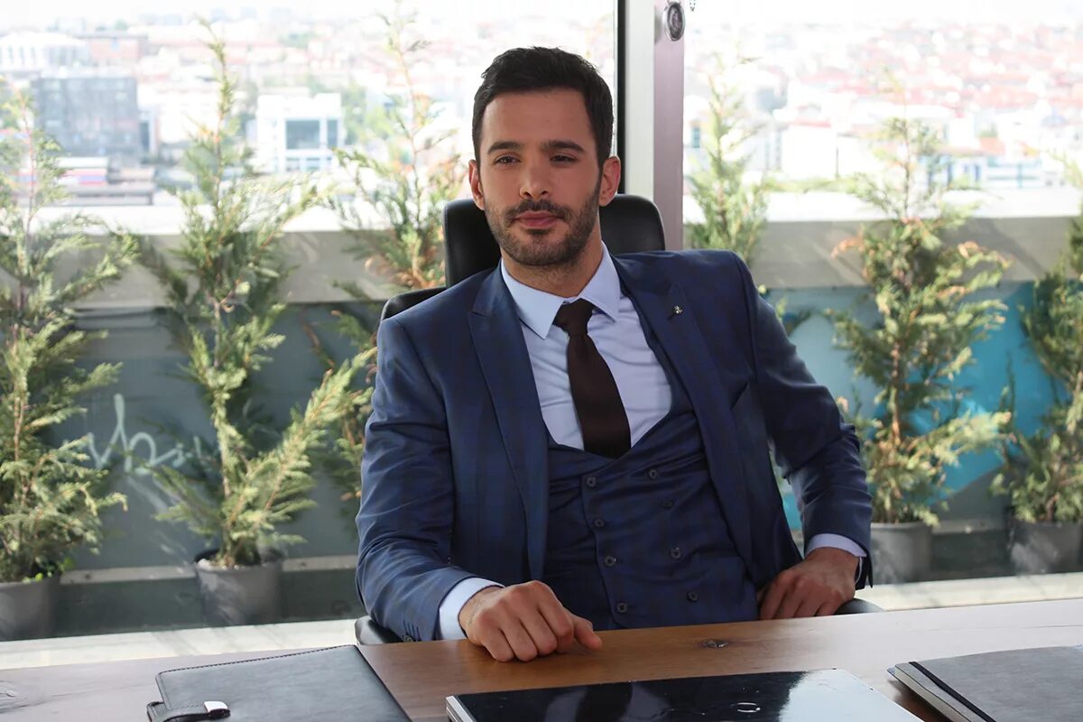 Любовь напрокат омер. Любовь напрокат барыш ардуч. Барыш ардуч любовь напрокат. Барыш ардуч и эльчин. Любовь напрокат барыш ардуч.