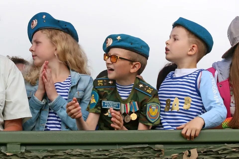 Сын десантника. Маленький вдвшник. Десант дети. Малыш в форме вдв. Десант дети.