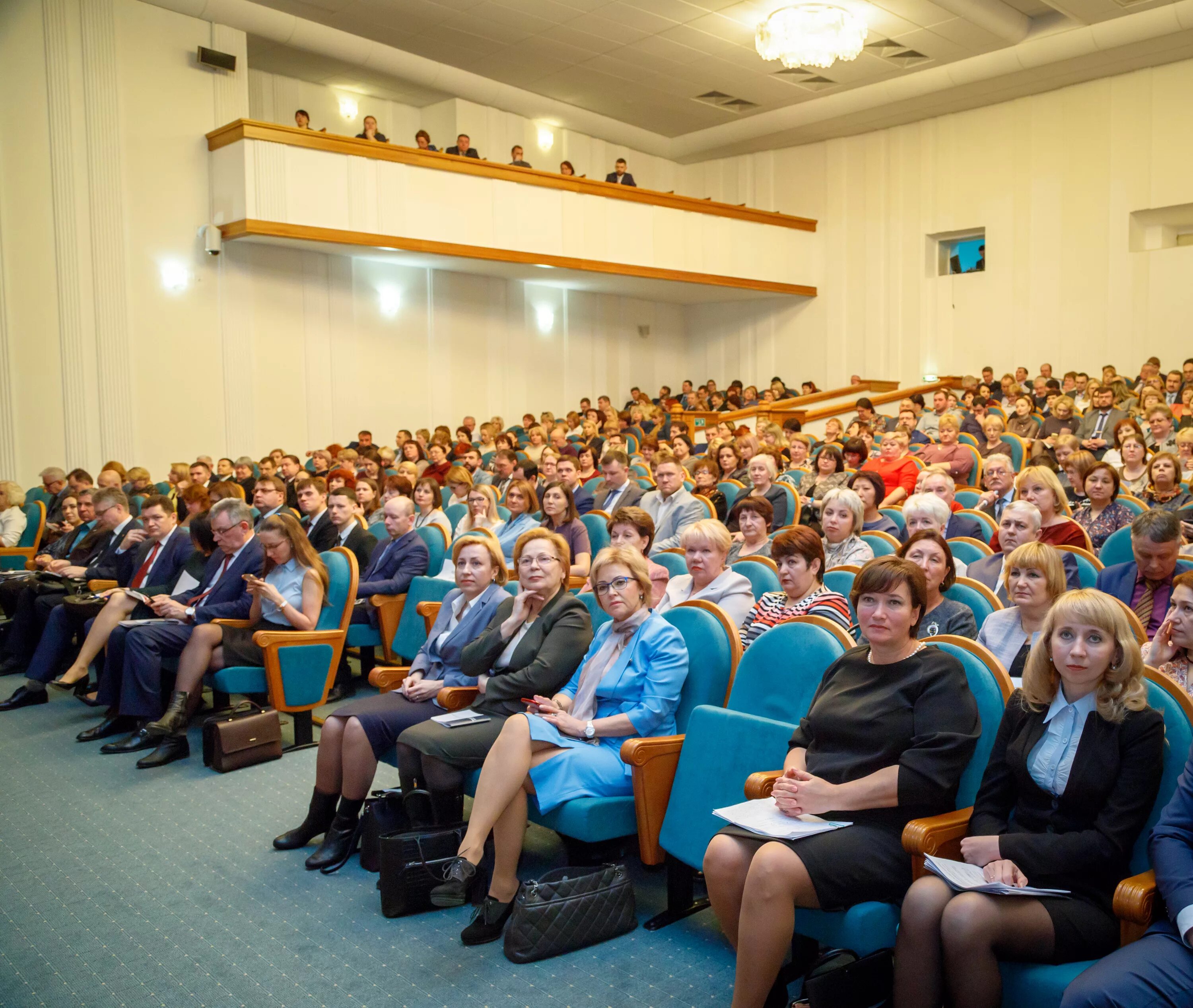 Соцзащита томск телефоны. Департамент социальной защиты населения Томск. Коллегия педагогов. Томск население. Департамент соцзащиты Томск.