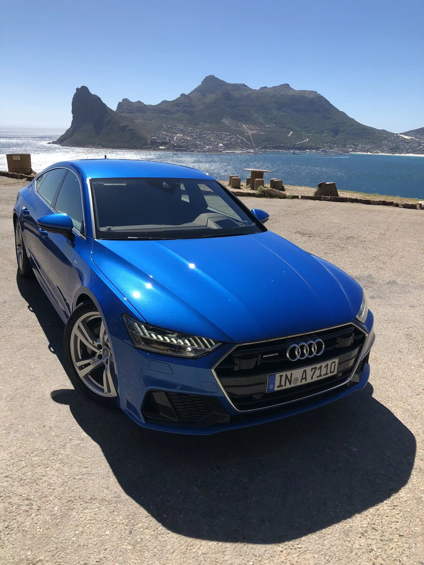 Новая ауди 7. Audi a7 синяя. Ауди а7 новая. Ауди а7 голубая. Audi a7 2020.
