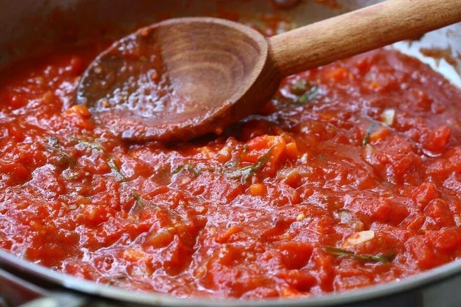 Соус с фаршем и помидорами. Томатный соус &quot;чемергес&quot;. томатный соус кубанский. томатный соус из помидор. соус с помидорами.