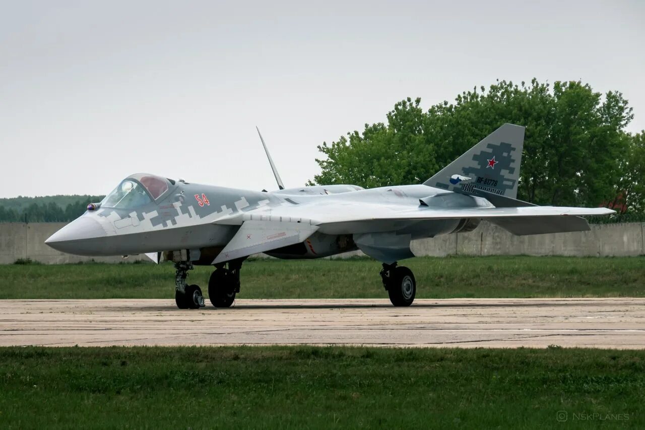 Новейший российский истребитель. Су-57 истребитель. Су-57 ВКС РФ. Новый истребитель Су 57. Истребитель пятого поколения Су 57.