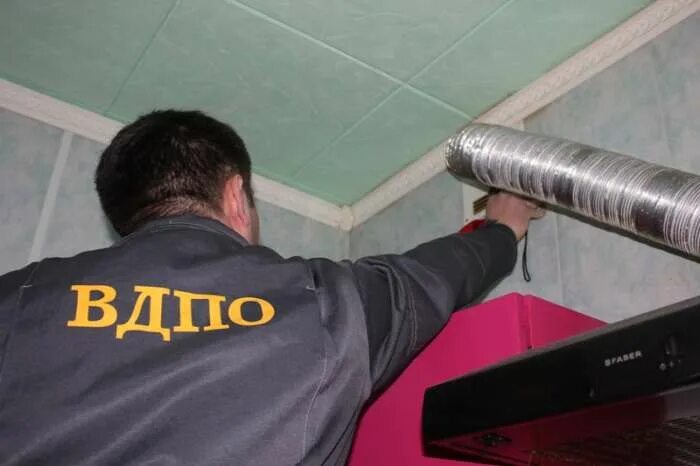 проверка дымоходов и вентиляционных. обследование вентиляционных каналов и дымоходов. прибор для обследования дымоходов и вентканалов. обследование вентиляции в многоквартирном доме. очистка вентиляционных каналов.