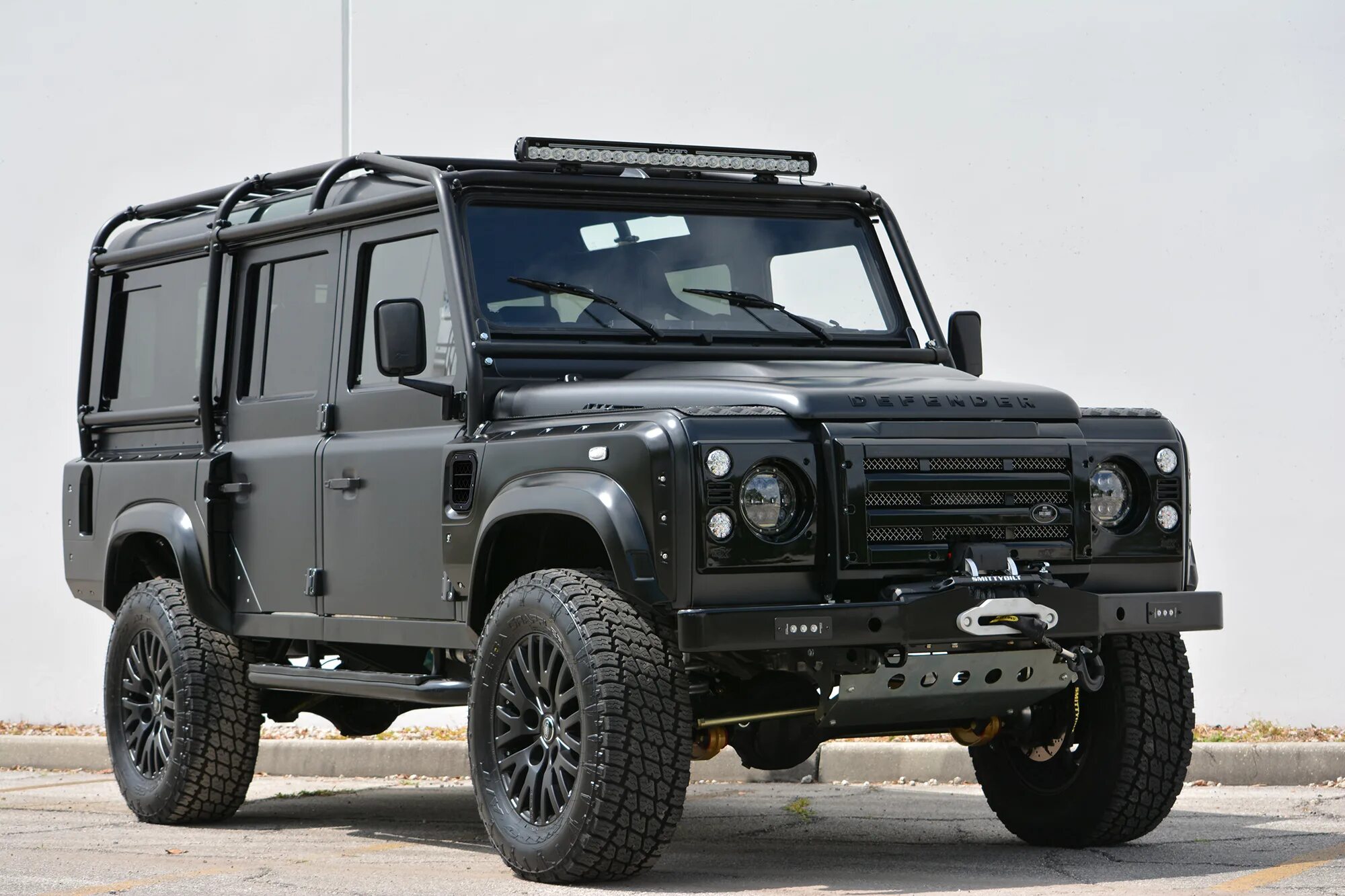 Lr defender. Ленд Ровер Defender 110. Ленд Ровер Дефендер 110 2018. Ленд Ровер Дефендер 90 110. Ленд Ровер Дефендер 110 новый.