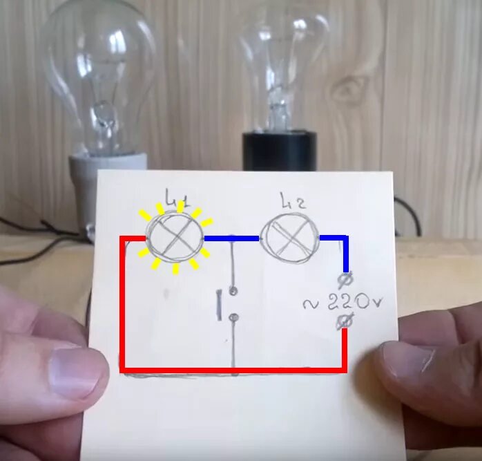 Параллельное соединение лампочек 220. Последовательное соединение лампочек 12 вольт. Последовательное соединение лампочек 220 схема подключения. Последовательно подключение лампы 220. Толя подключил к батарейке красную лампочку