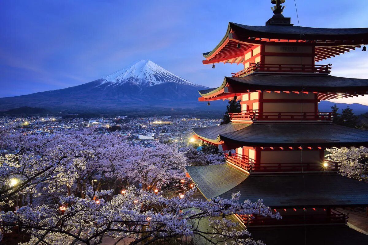Гора Фудзияма в Японии. Токио вулкан Фудзияма. Остров Хонсю Токио. Гора Фудзи в Японии.