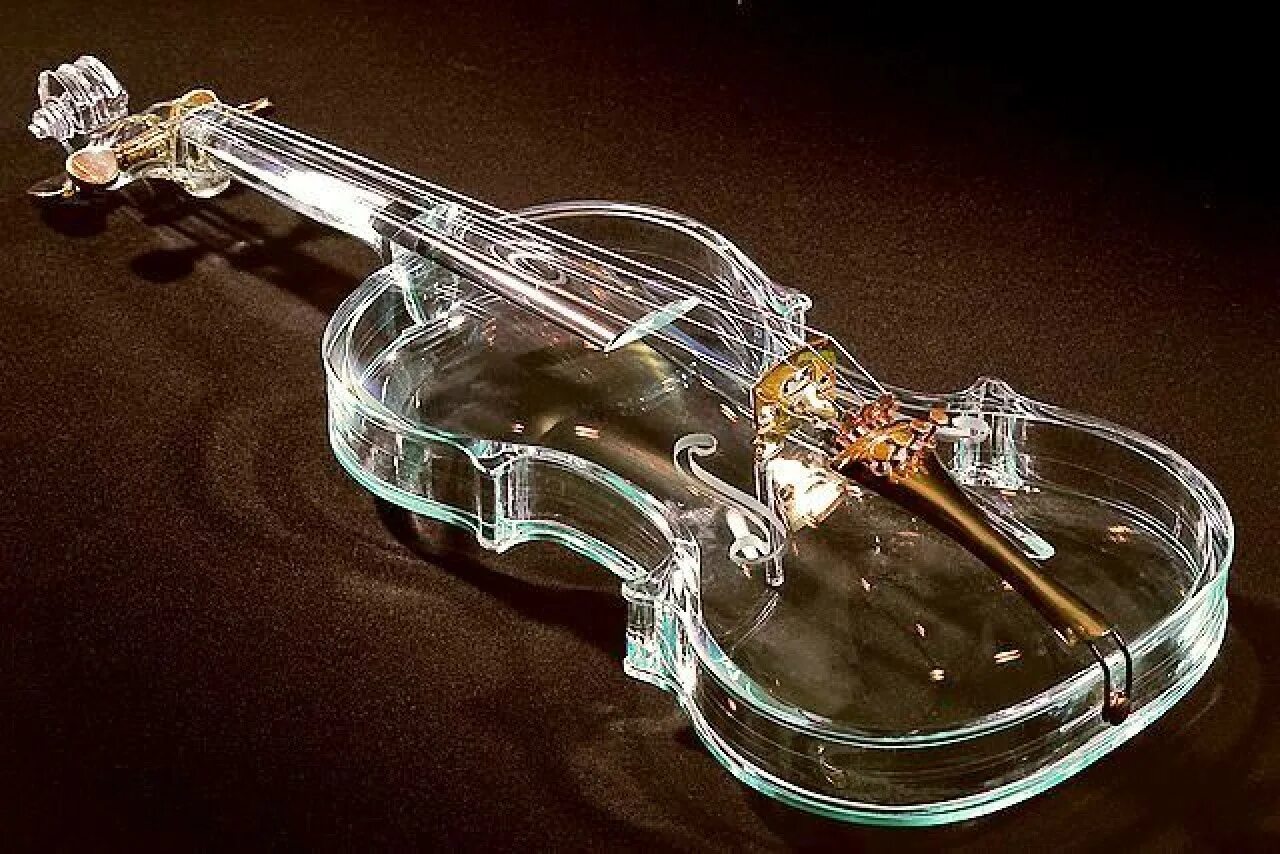 Любой предмет который сделан из стекла. Стеклянная скрипка. Стеклянные музыкальные инструменты. Хрустальная скрипка.