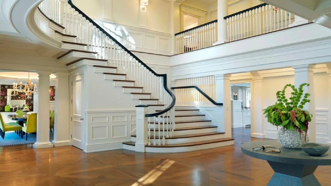 Улица внутри дома. Лестница в интерьере. Лестница в классическом стиле. Лестница в классическом интерьере. Роскошные лестницы в интерьере.