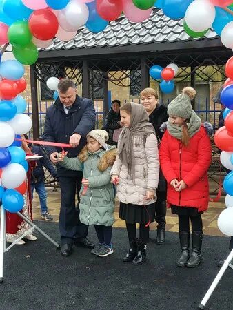 Погода в черняевке кизлярского. Кизляр село Черняевка. Открытие детской площадки в Кромском районе. Школа интернат ПМК Черняевка. Общеобраз школа интернат село Черняевка.