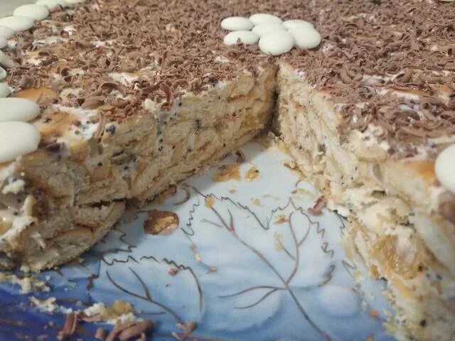 Тортик с крекером без выпечки. Торт с крекером рыбки. Торт из крекера. Торт без выпечки из печенья рыбки. Торт из крекера без выпечки.