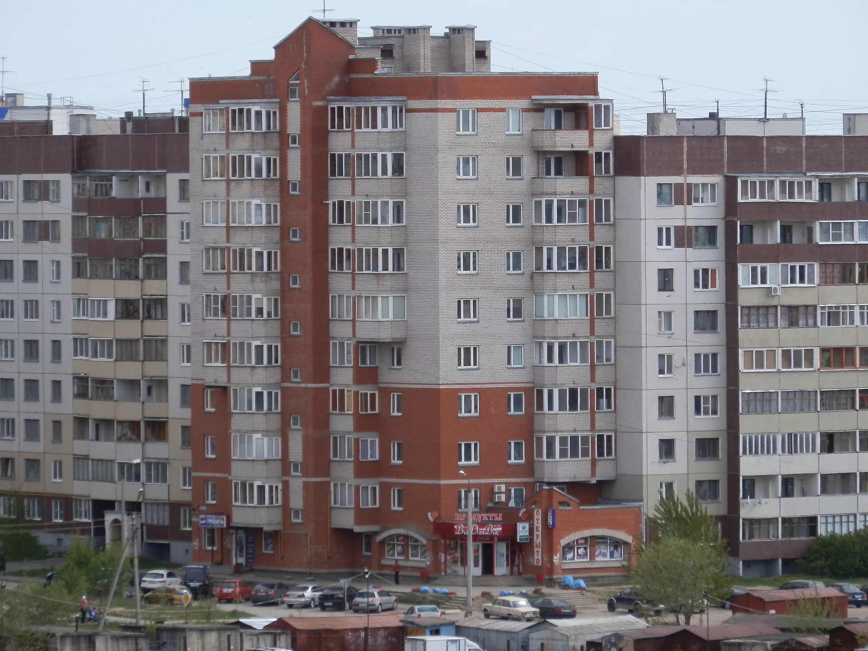 Псков центральная улица. Псков старинные здания. Улица герцена псков здания. Псков улицы дома. Псков улочки.