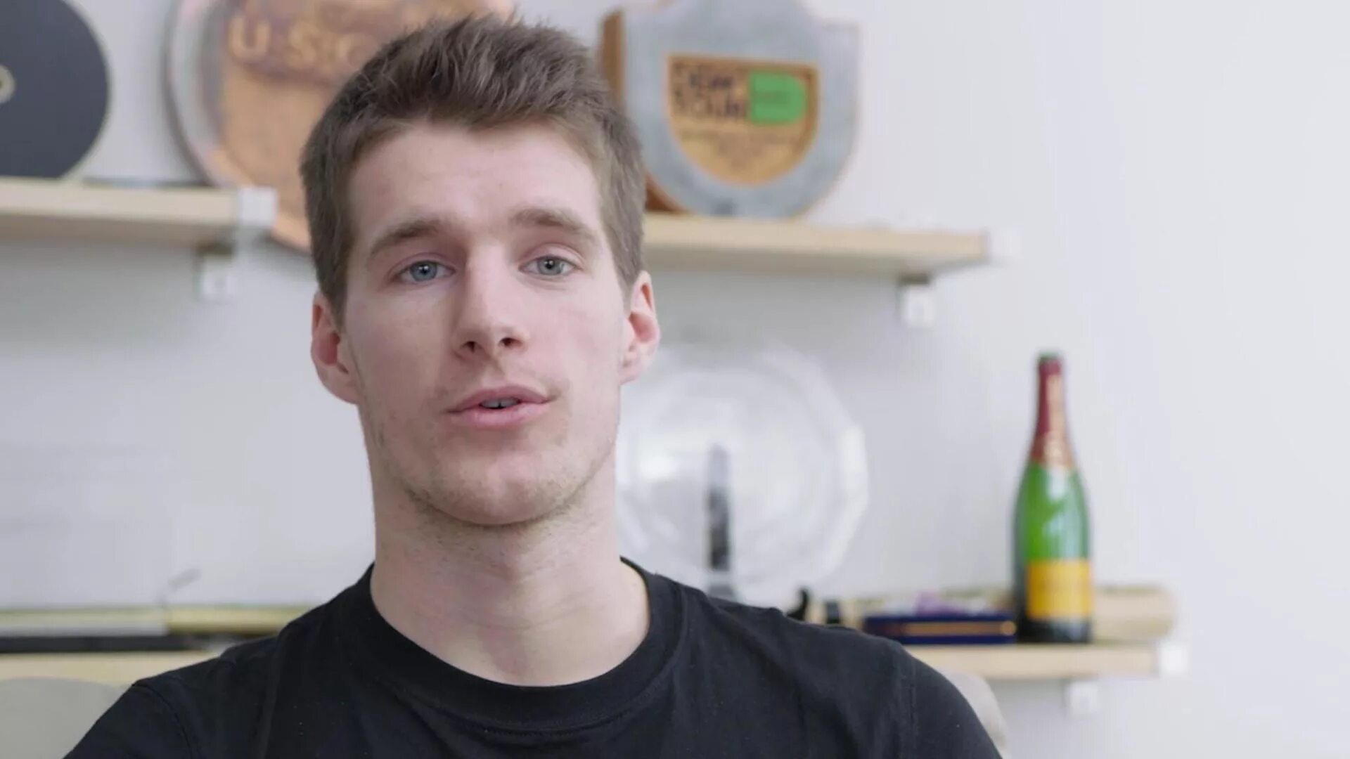 Макс сайкс и кеннеди курск фото. Max wants to be a. Kodaline - all i want (part 1). Постер фильма макс линдер. @thekvant:linus tech tips.