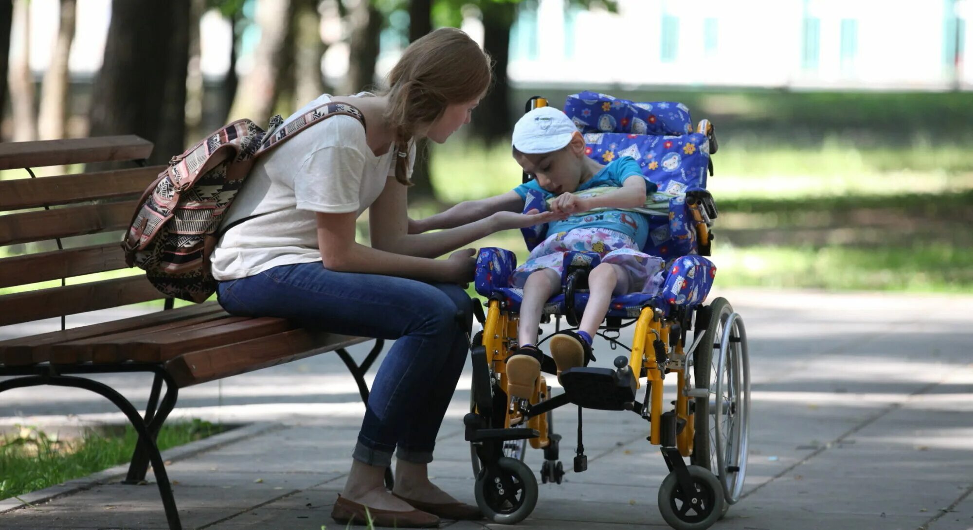 Семь с детьми инвалидами. Дети инвалиды. родители детей инвалидов. забота об инвалидах. семья с ребенком инвалидом.
