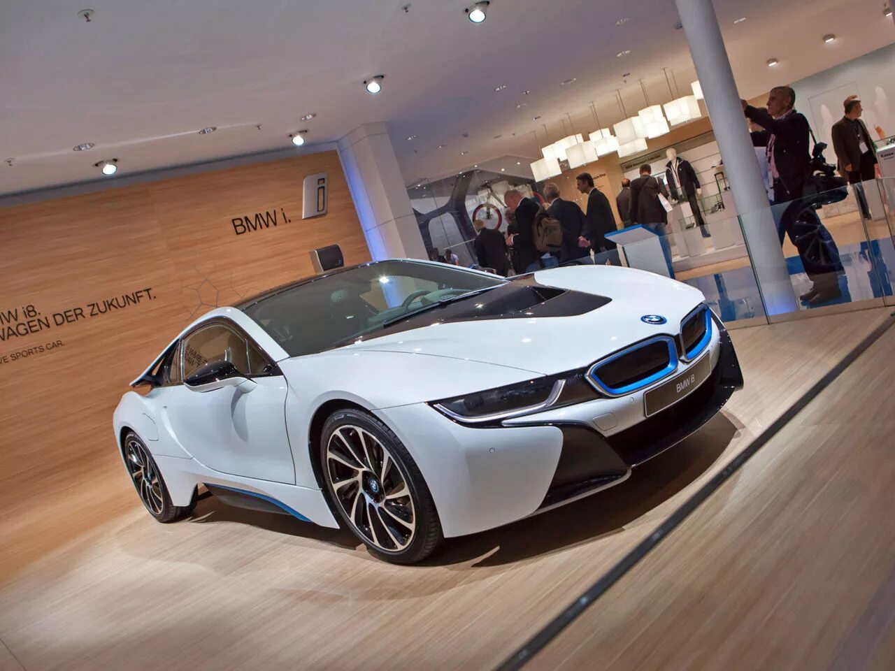 Новая версия самая новая много версий. BMW i8 2023. BMW i8 2013. БМВ спорткар i8. BMW i3 BMW i8.