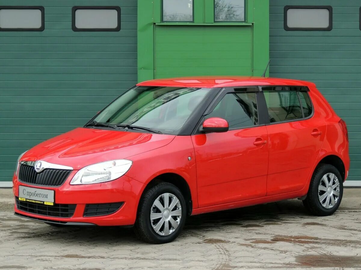 Skoda Fabia хэтчбек II 1.2. Шкода Фабия 1.2 2013. Шкода Фабия 2013. Skoda Fabia 2 красная. Купи авто шкода бу