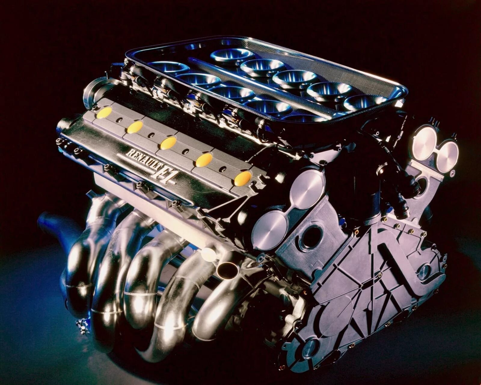 Renault 5 двигатель. Renault v10. Renault f1 engine. Рено v8 мотор. Renault rs27 2.4 v8.
