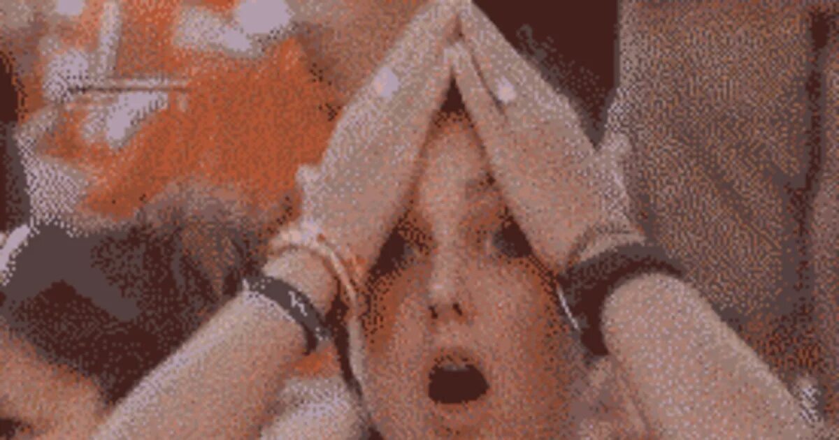 Девушка гладит парня. Александра смелова модель. Ладонью по щеке. Сэм клафлин и лили коллинз поцелуй. Мужчина гладит девушку.