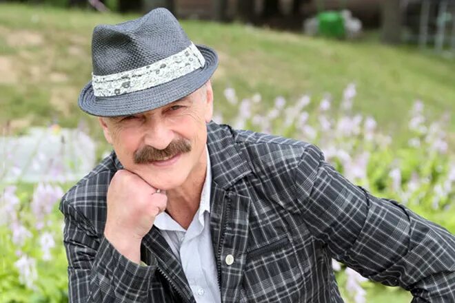 Тихонович. Александр тихонович. алекса́ндр григо́рьевич тихано́вич. александр тиханович певец. александр тиханович фото.