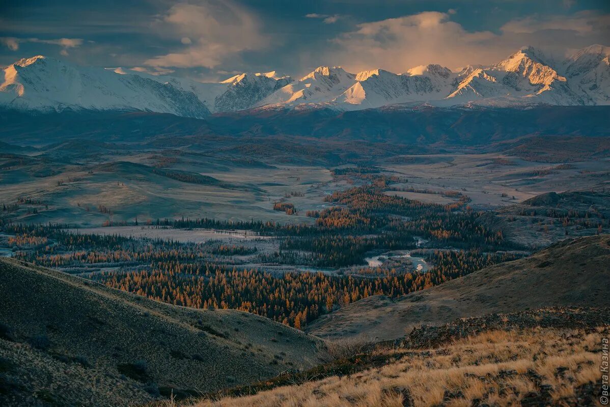 степи горного алтая. алтай. алтай. чуйский тракт курайская степь. река чуя.