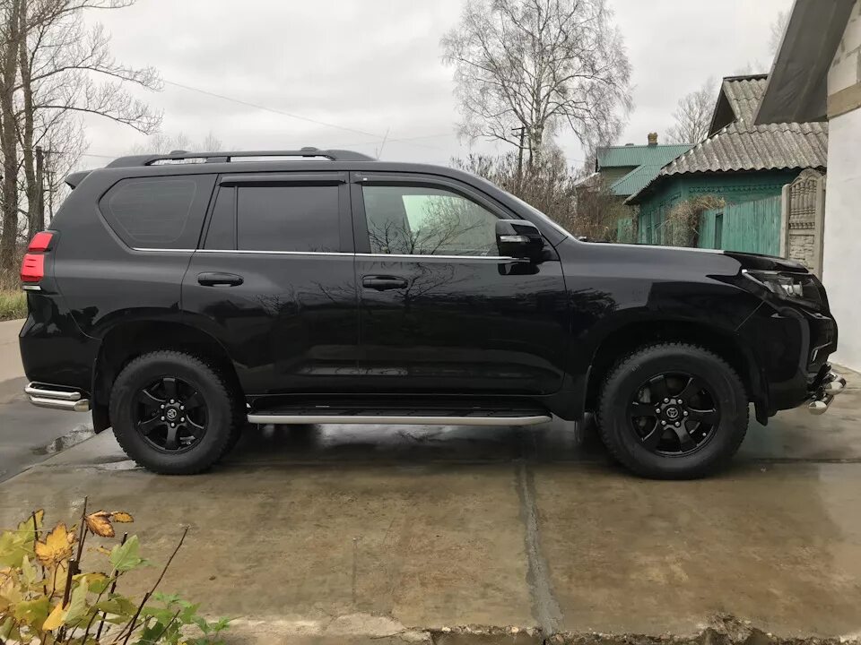 Прадо черные диски. Тойота ленд крузер прадо на 22 дисках. Toyota land cruiser prado 120 диски r18. Toyota land cruiser prado 150 белый диски черные. Диски тойота прадо 150 черные.