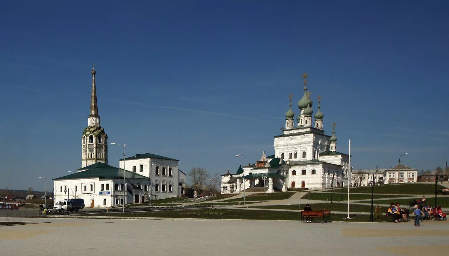 Соликамск большой город. Соборная колокольня Соликамск. Город Соликамск Пермский край. Соборная площадь в Соликамске. Воскресенская площадь Соликамск.