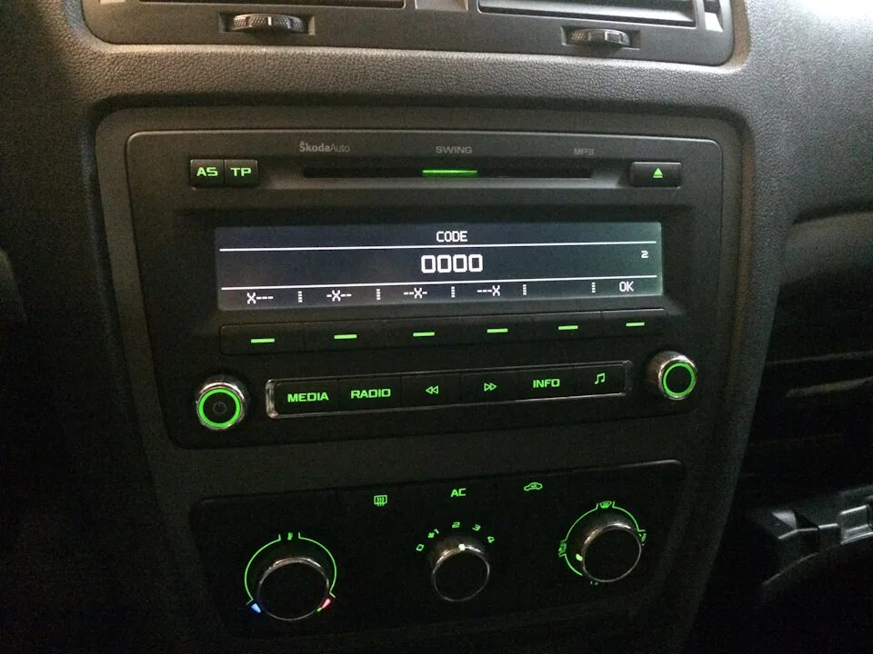 Магнитола swing. Swing skoda octavia a5. штатная магнитола шкода а5.
